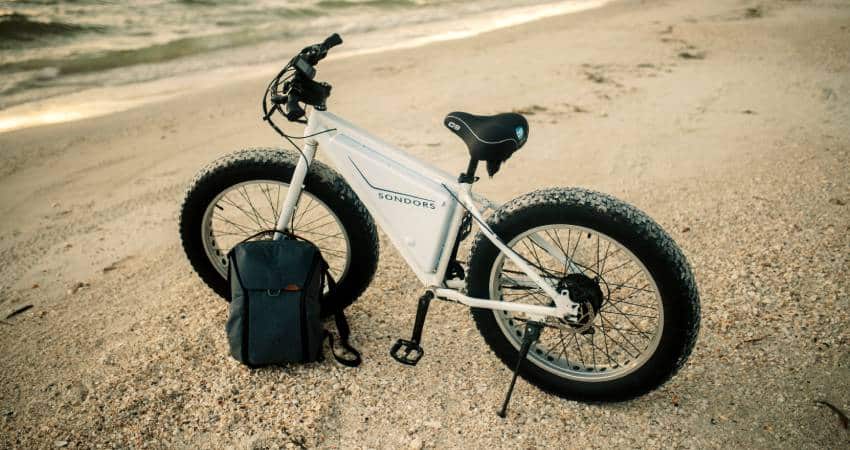 Electric fatbike with thick tires