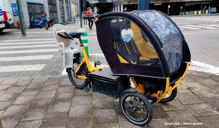 Chike cargo bike for children with tilting mechanism