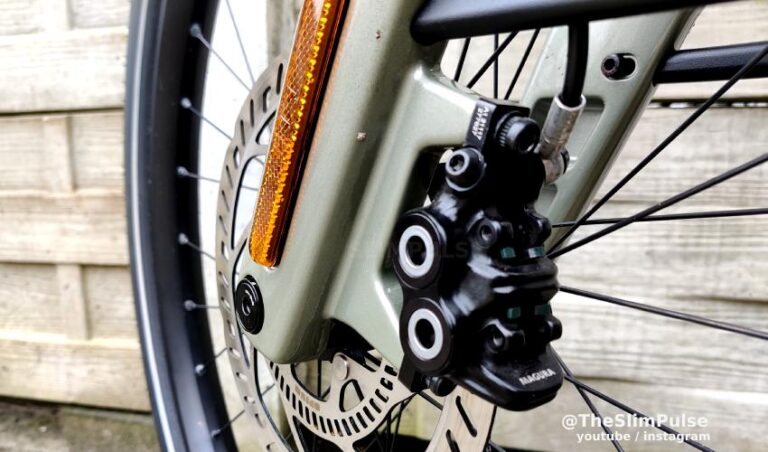 Powerful 4-piston Magura brakes for quick and strong stopping power